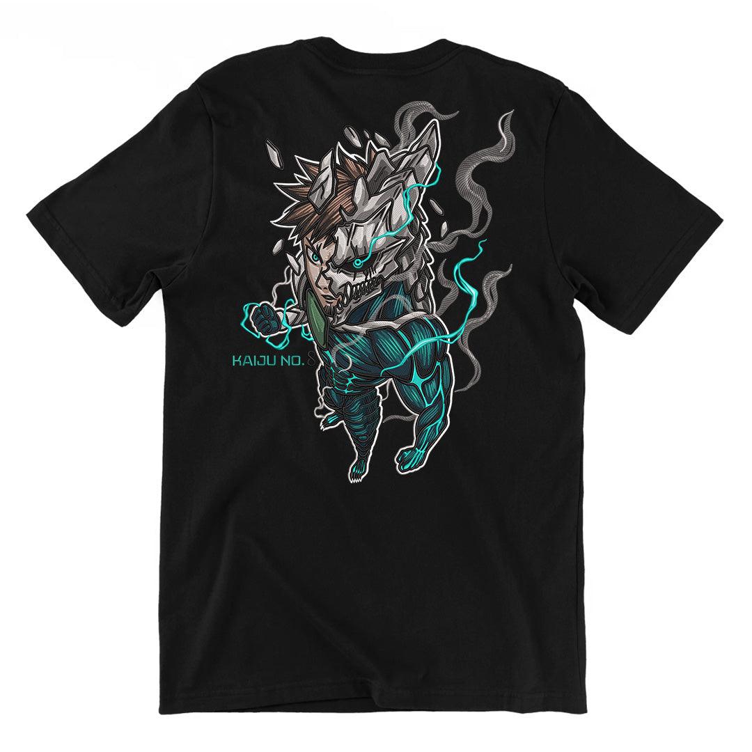 T-shirt nera con ricamo anime Kaiju No. 8, personaggio stilizzato e dettagli verde acqua.