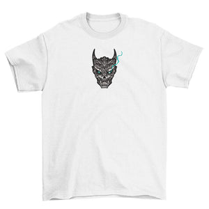 T-shirt bianca con ricamo anime kaiju, maschera demone nera con occhi azzurri