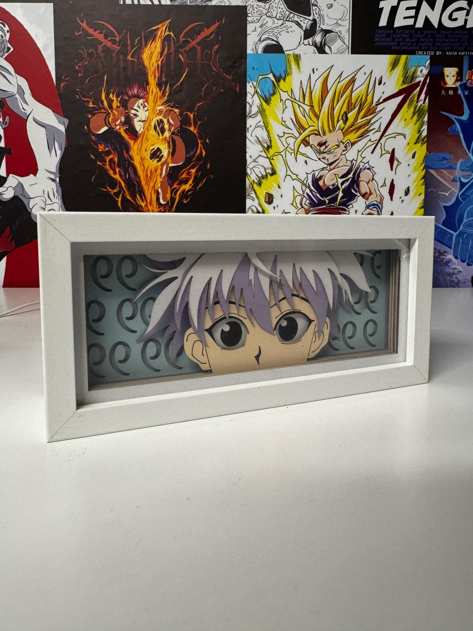 Light box Killua Hunter x Hunter con cornice bianca, decorazione anime per camera otaku.