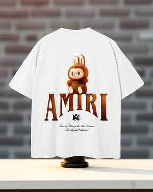 T-shirt oversize bianca con stampa di un personaggio stile anime marrone e scritta AMIRI sul retro.