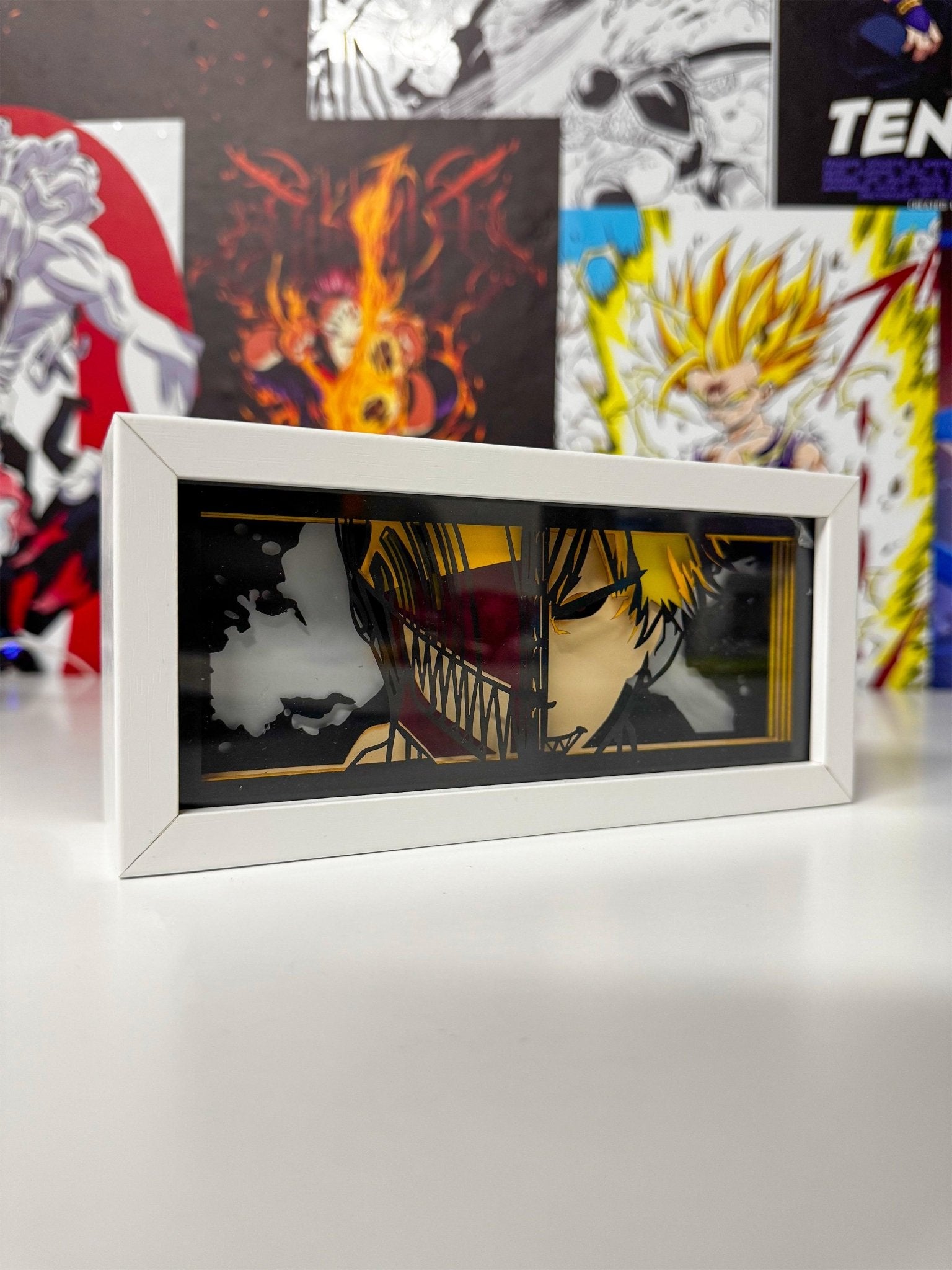Light box anime raffigurante un personaggio con motosega, decorazione da scrivania otaku.