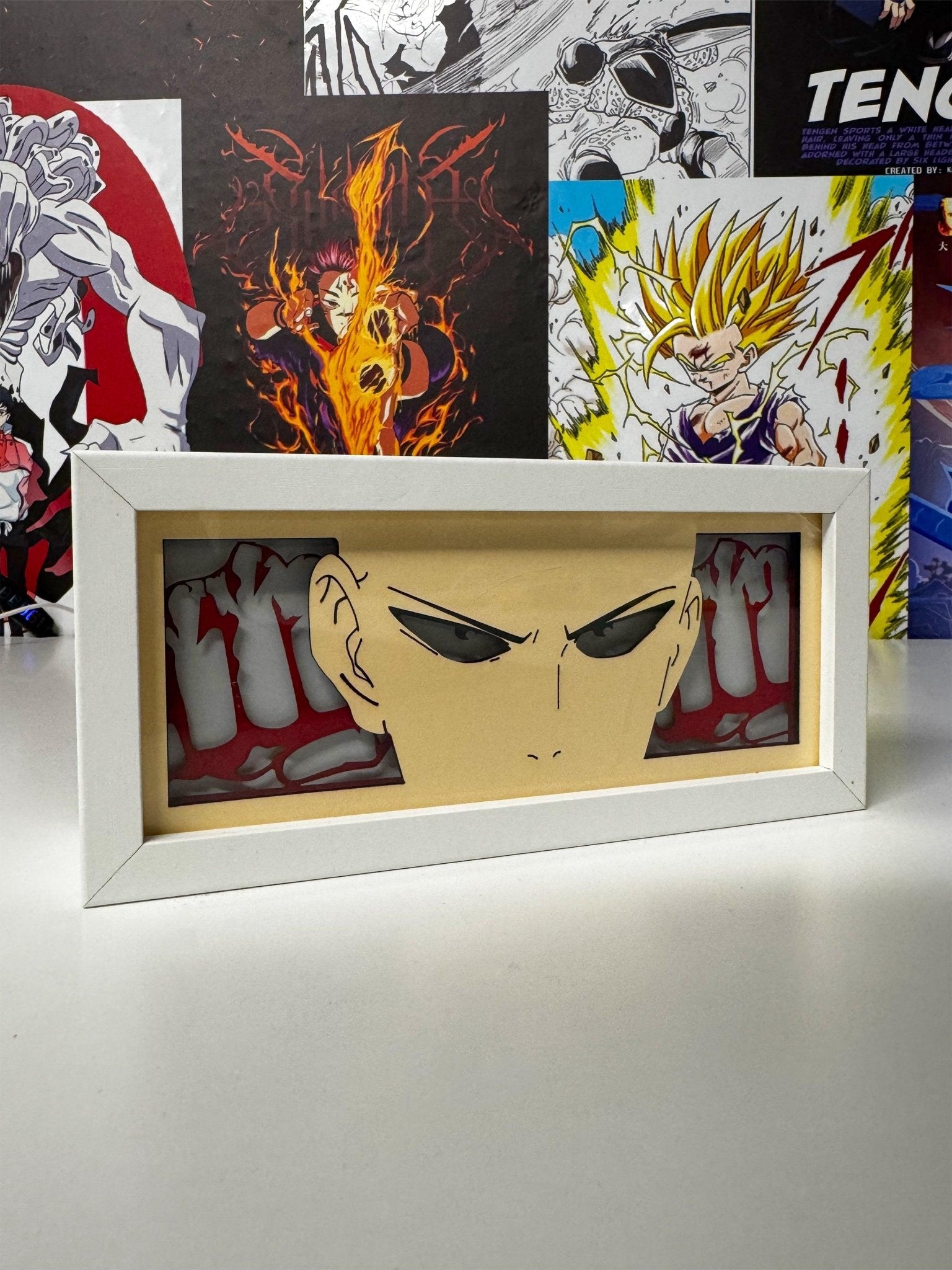 Light box anime Saitama One Punch Man in cornice bianca, arte decorativa per otaku
