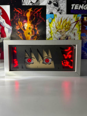 Light box decorativo con occhi Sharingan di Sasuke Uchiha illuminati, stile anime Naruto