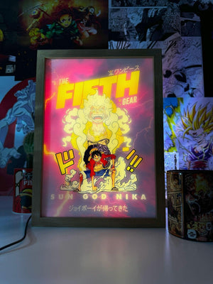 Lampada led da scrivania con illustrazione di Luffy Gear 5 di One Piece, stile anime, colorata