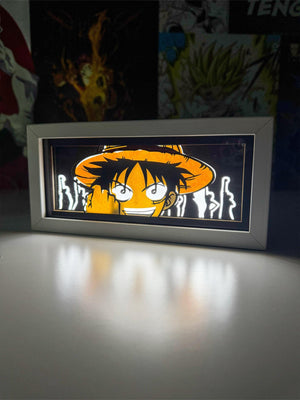 lampada decorativa light box con Luffy di One Piece illuminata su sfondo anime