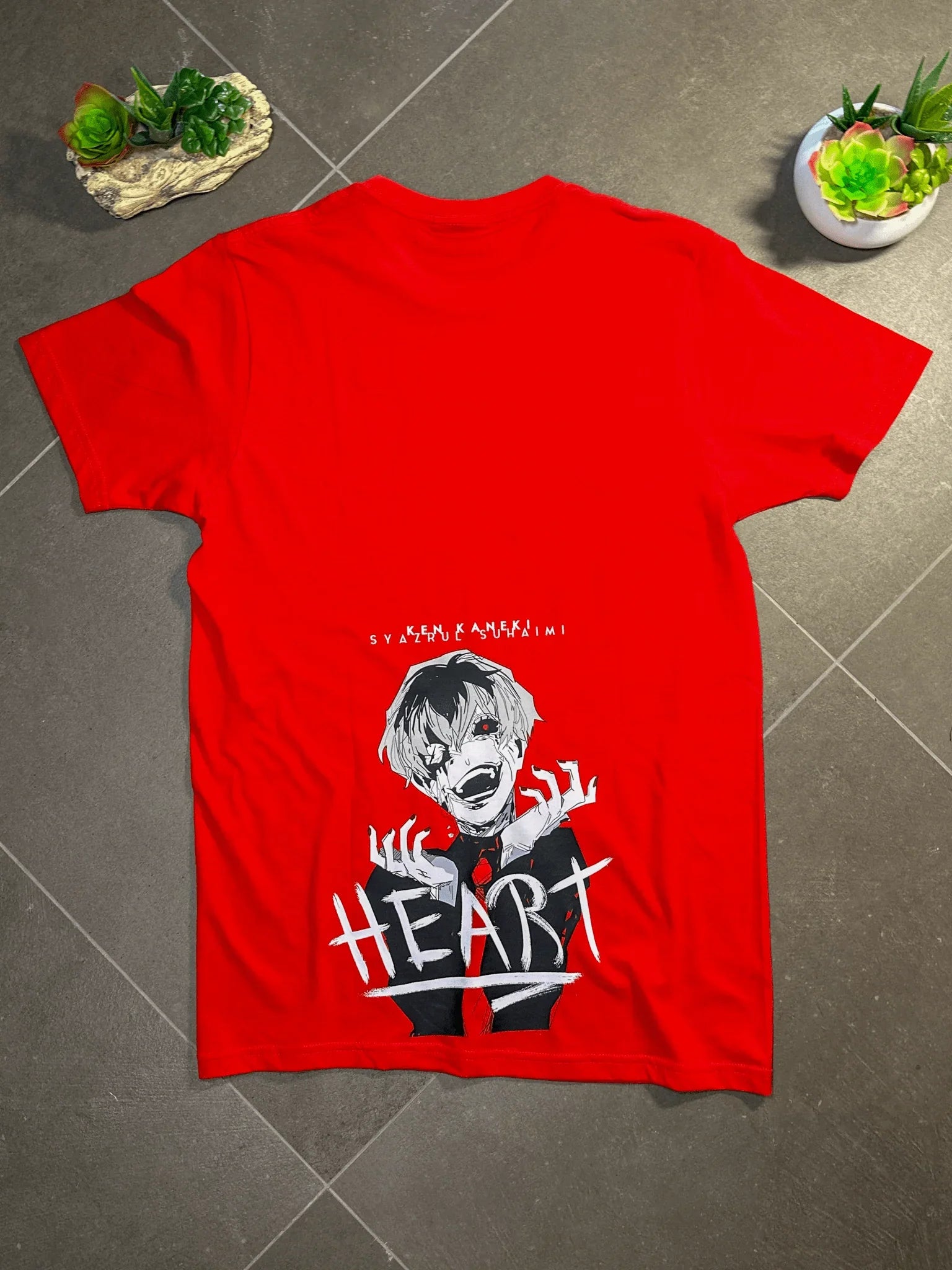Maglietta rossa anime Tokyo Ghoul con stampa Ken Kaneki e scritta Heart, stile giapponese.