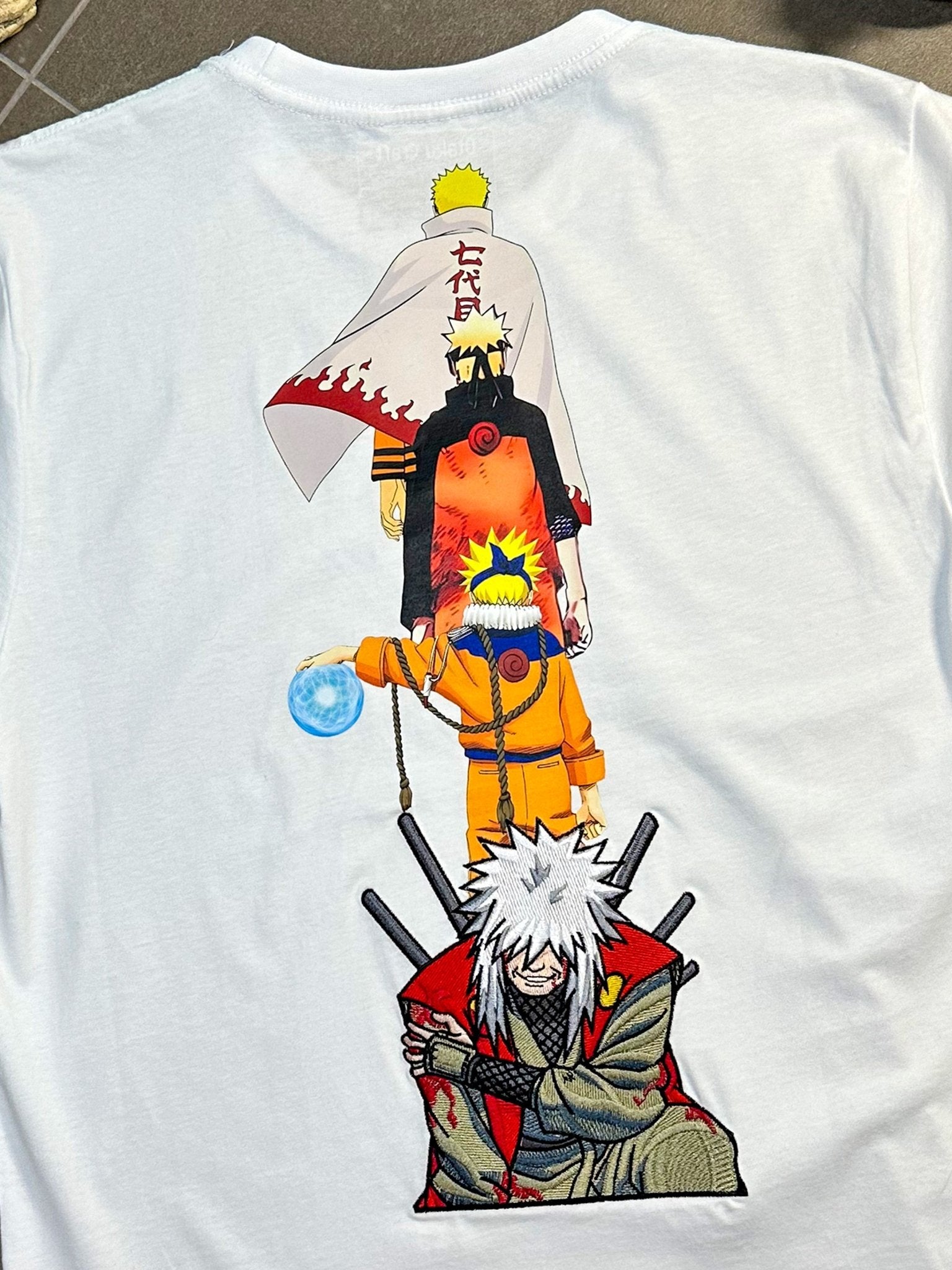 Maglietta Naruto "Eredità del Maestro" – Jiraiya & Hokage - Otaku Craft