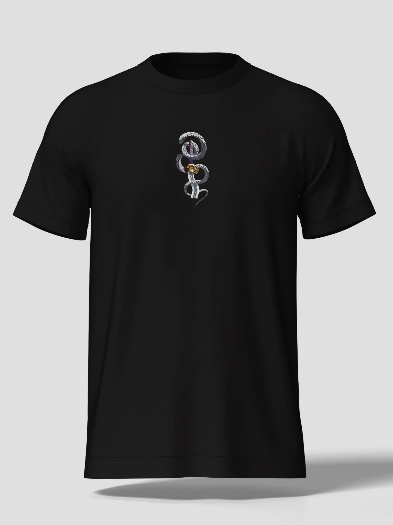 Maglietta nera con ricamo di serpente ispirata a anime, stile minimal, moda otaku.