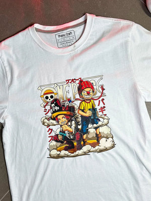 Maglietta bianca One Piece con stampa colorata di Shanks e Buggy in stile manga