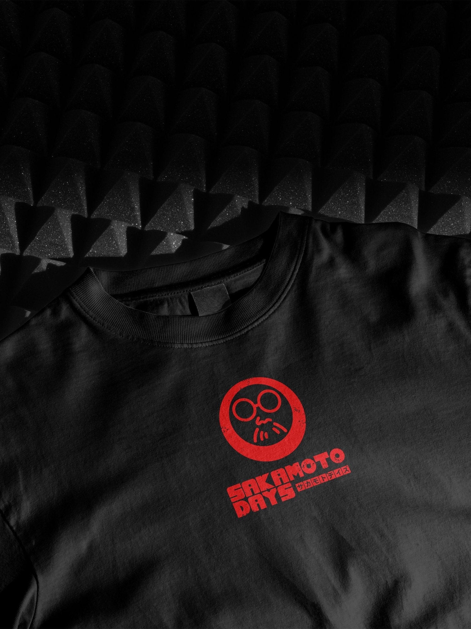 Maglietta Sakamoto Days Premium – T-Shirt Anime Fronte Minimal & Stampa Grande Retro - Otaku Craft