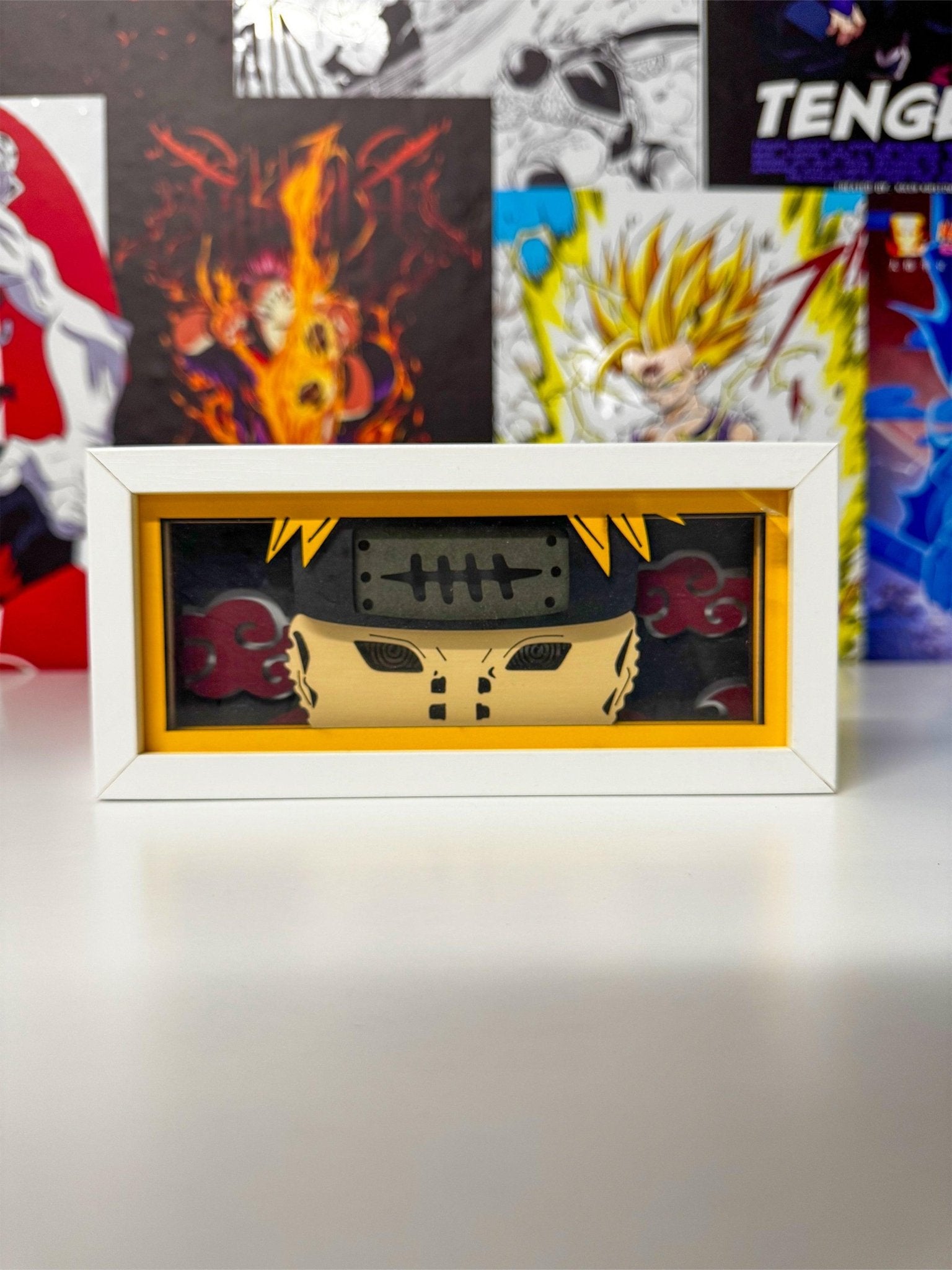 Light box decorativo con ritratto di Pain da Naruto, incorniciato, su sfondo anime.