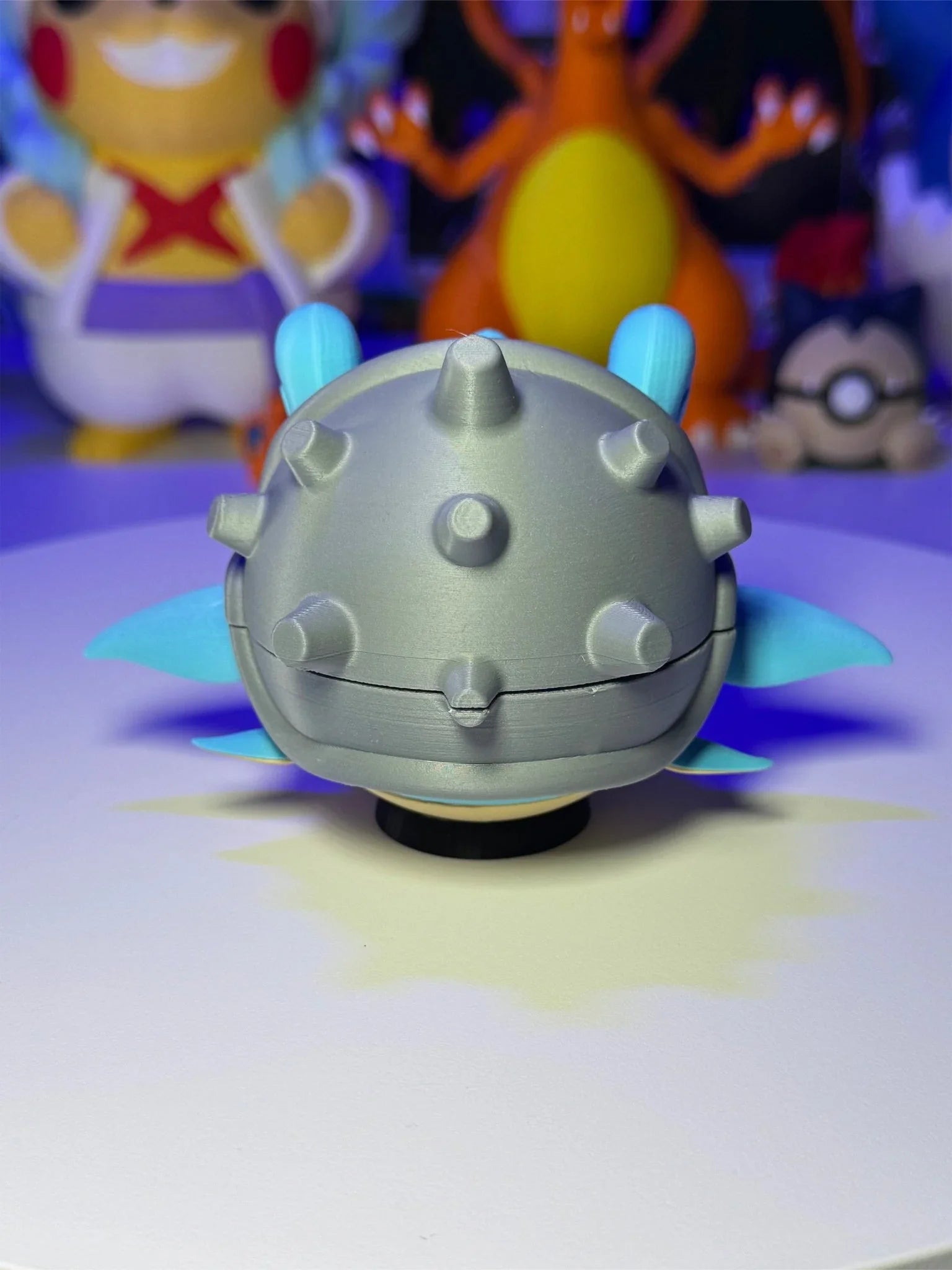 Pokeball Lapras 131 con base magnetica, figure collezionabile ispirata a Lapras Pokémon.