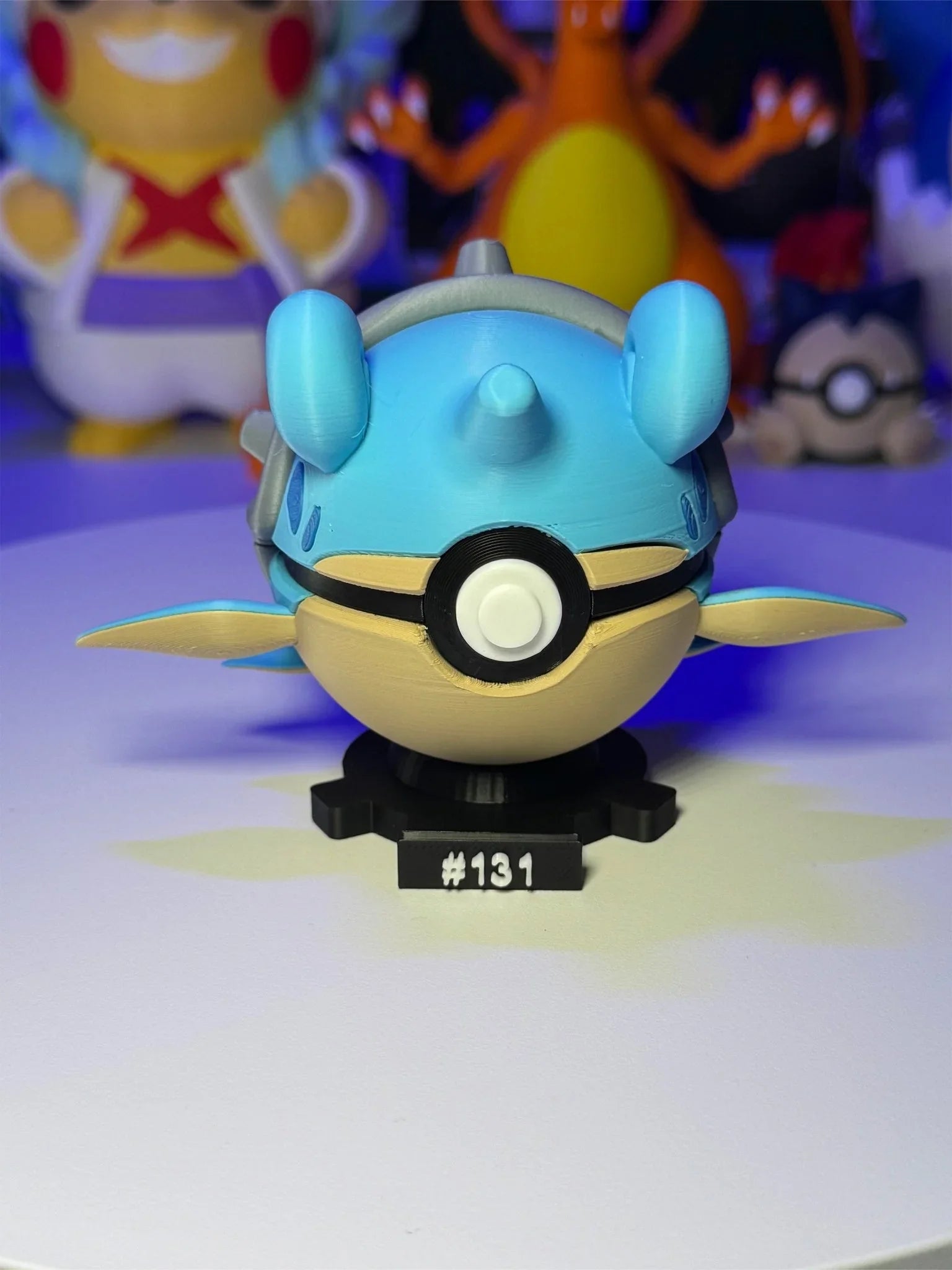 Figura Lapras Pokémon stilizzata con base magnetica e numero 131, giocattolo da collezione