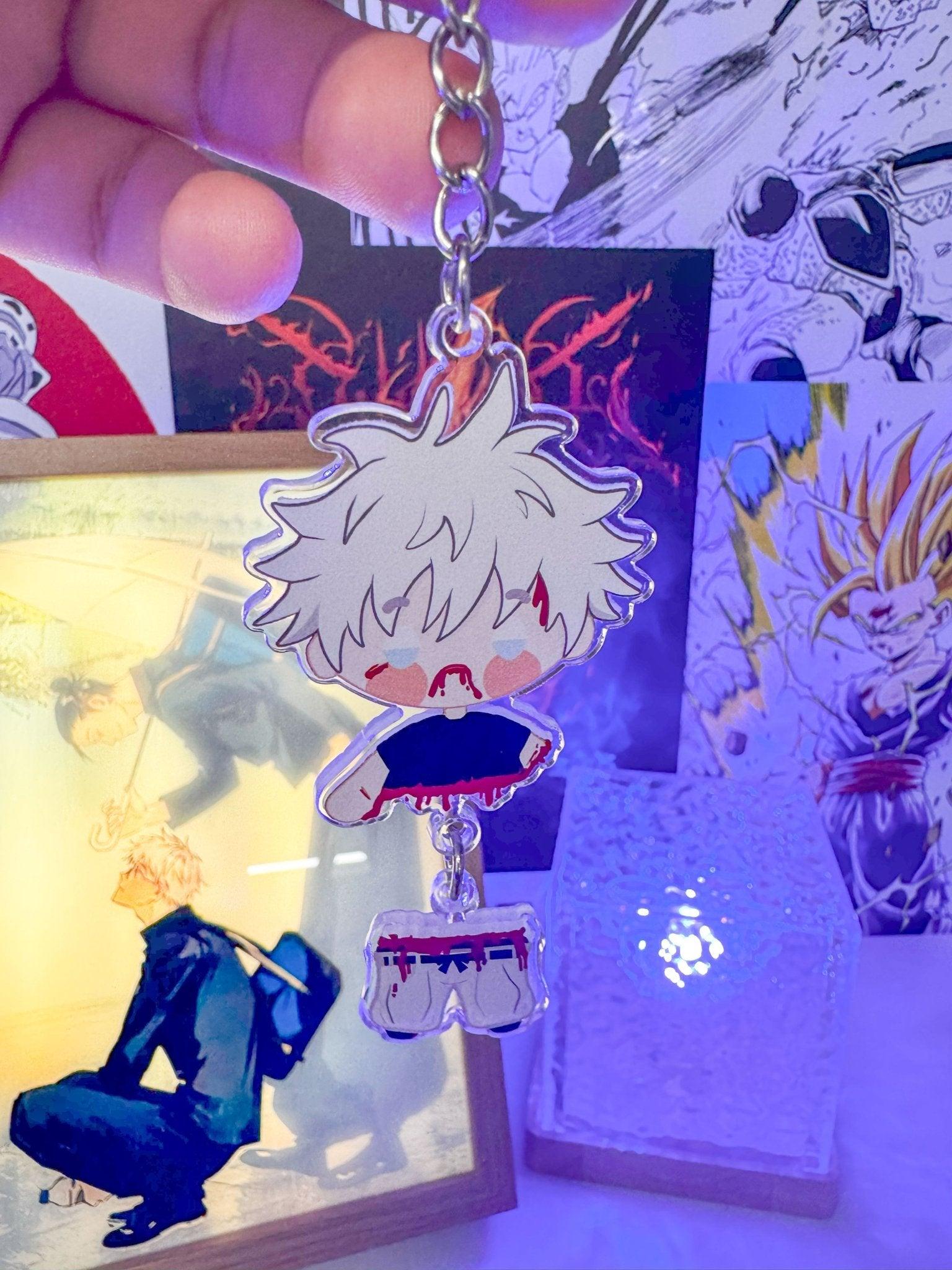 Portachiavi anime di Satoru Gojo chibi da Jujutsu Kaisen, sfondo manga colorato.