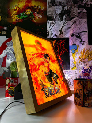 Lampada LED decorativa con Portgas D. Ace di One Piece tra fiamme, su sfondo anime