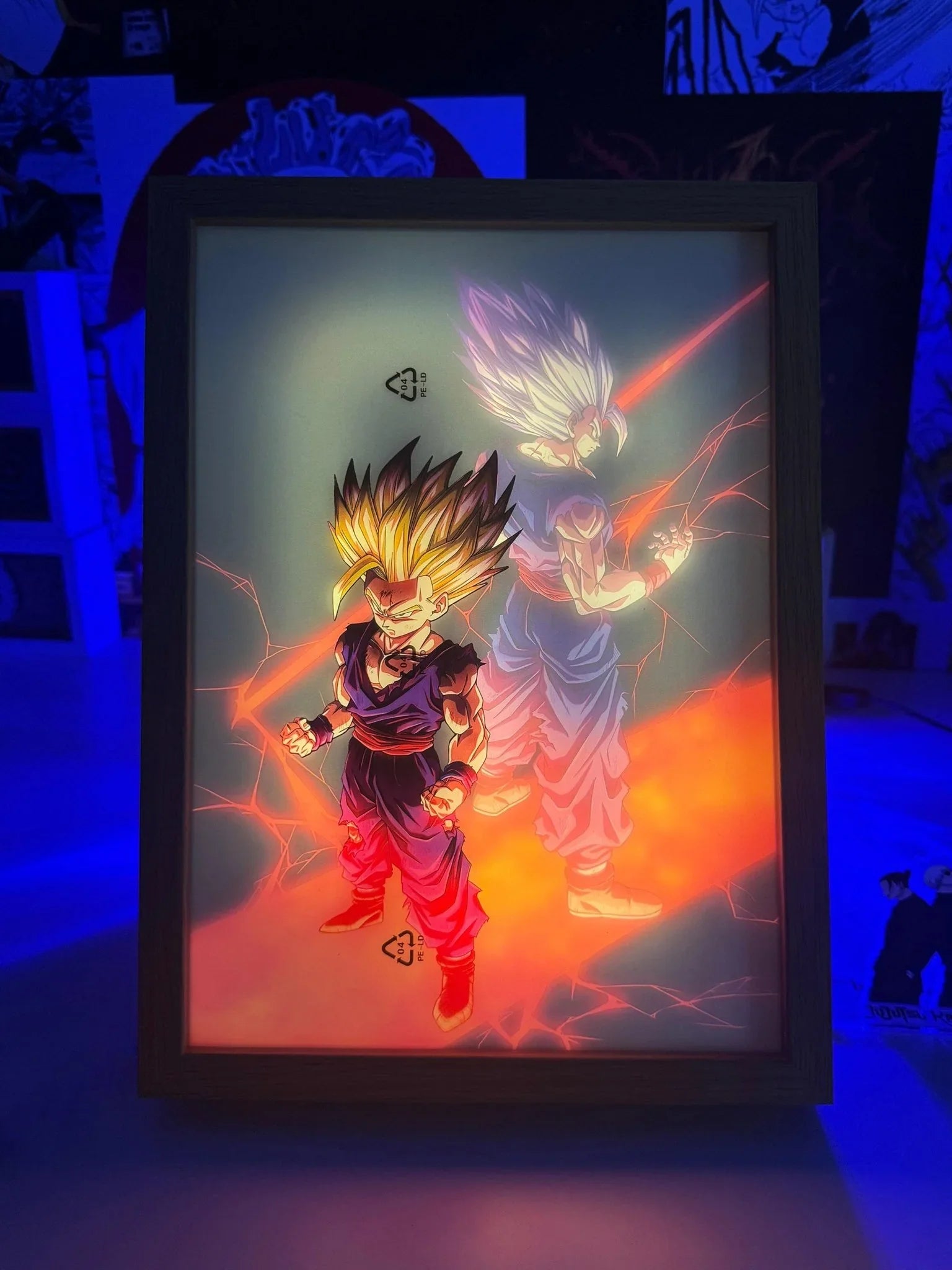 Quadro LED raffigurante Gohan Super Saiyan con effetti luminosi arancioni, stile anime.