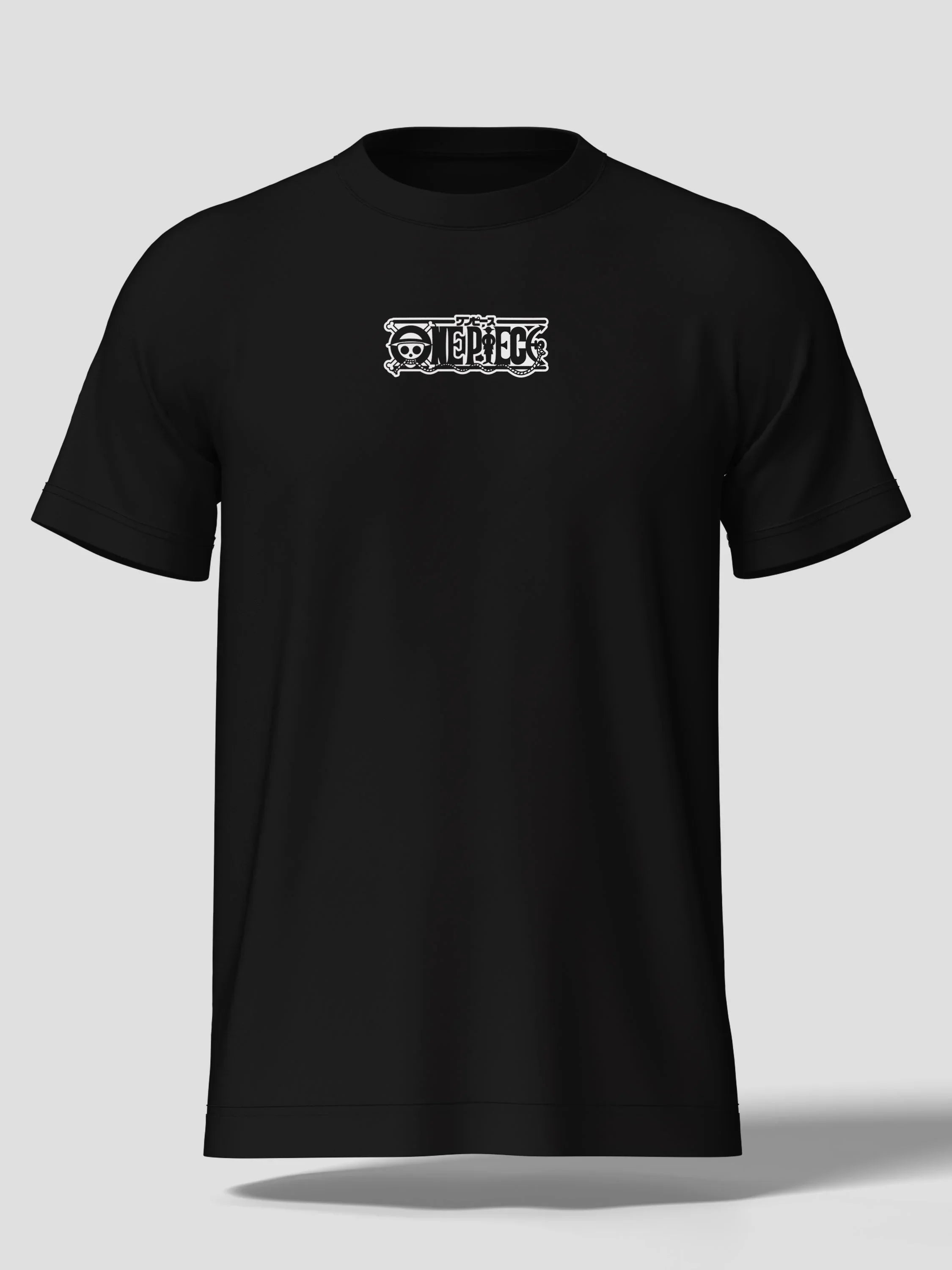 T-shirt nera regular fit con logo ricamato One Piece sul petto, stile anime giapponese.