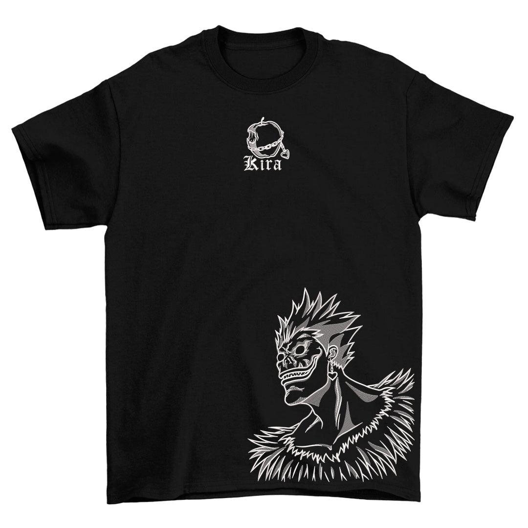 T-shirt nera con ricamo Ryuk shinigami anime e scritta Kira stile Death Note