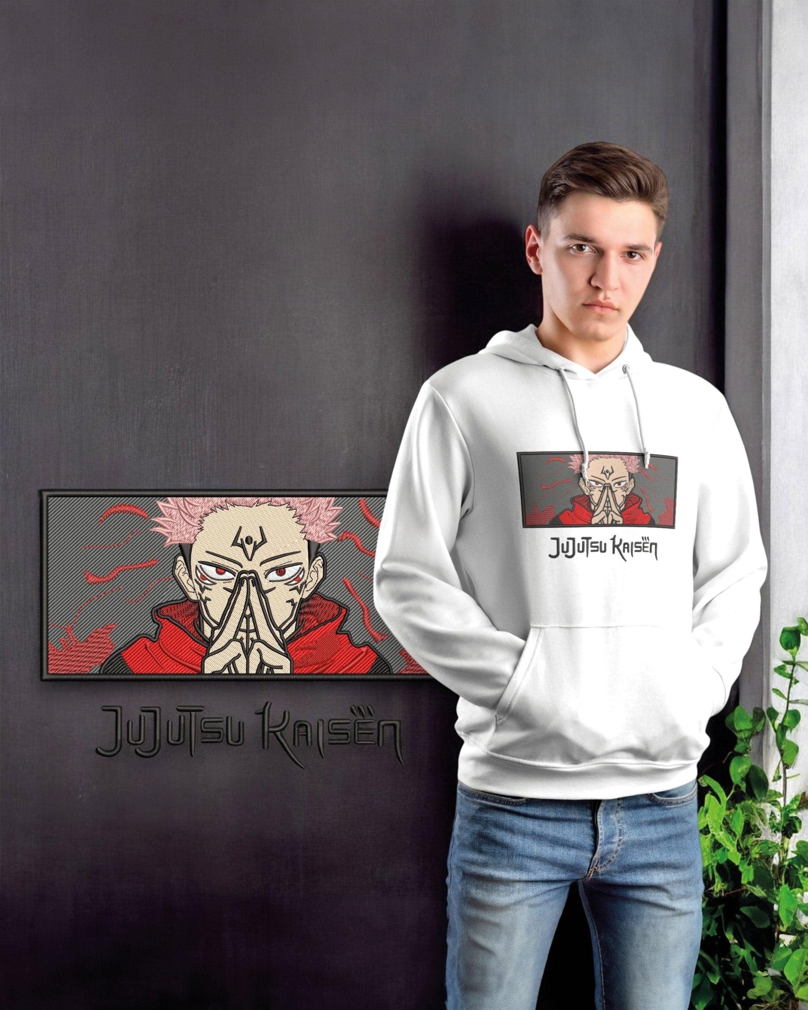 Felpa bianca anime ricamata Sukuna Jujutsu Kaisen, ragazzo in posa, design manga