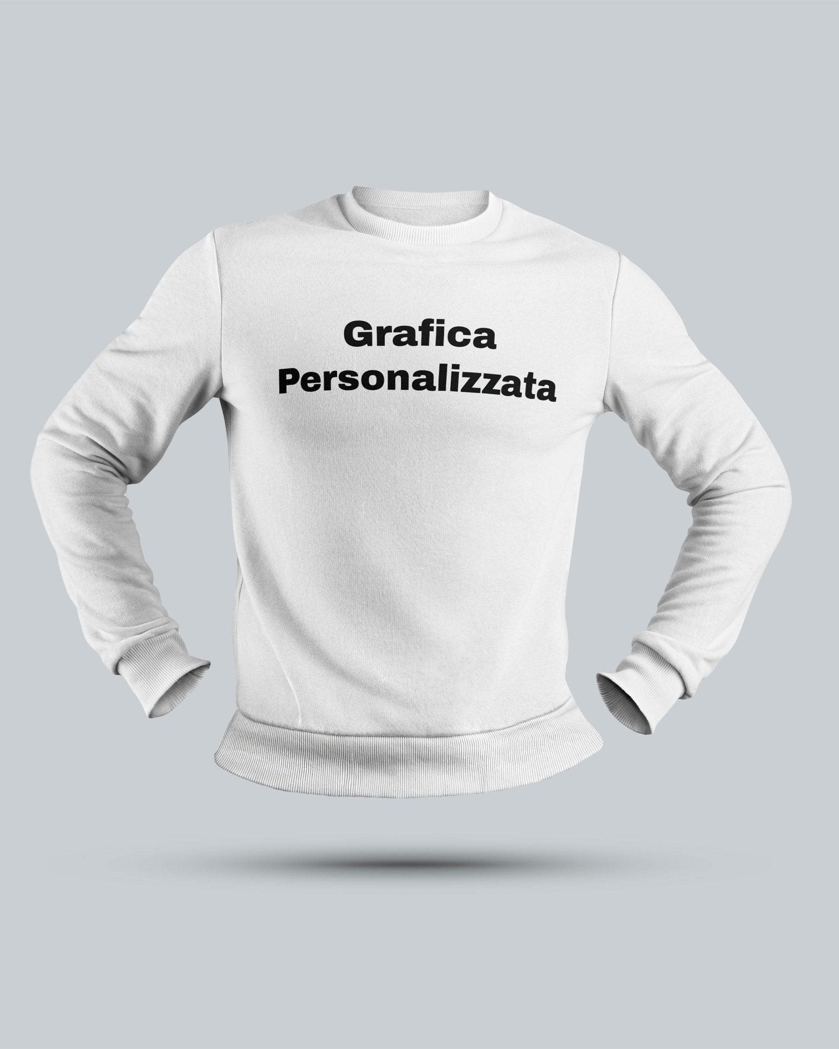 Felpa bianca personalizzata con scritta Grafica Personalizzata su sfondo grigio