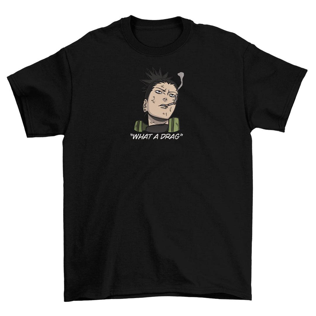 T-shirt nera con ricamo Shikamaru Nara anime e scritta 'What a drag' sul petto