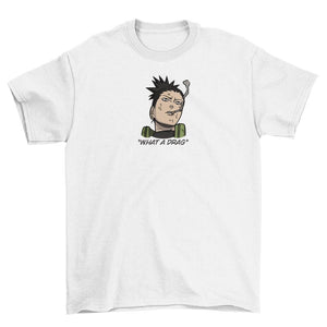 T-shirt bianca con ricamo personaggio anime Shikamaru Nara e scritta 'What a drag'.