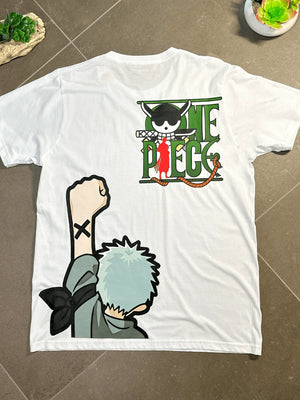 Maglietta bianca anime con stampa Zoro Roronoa e logo One Piece, vista posteriore