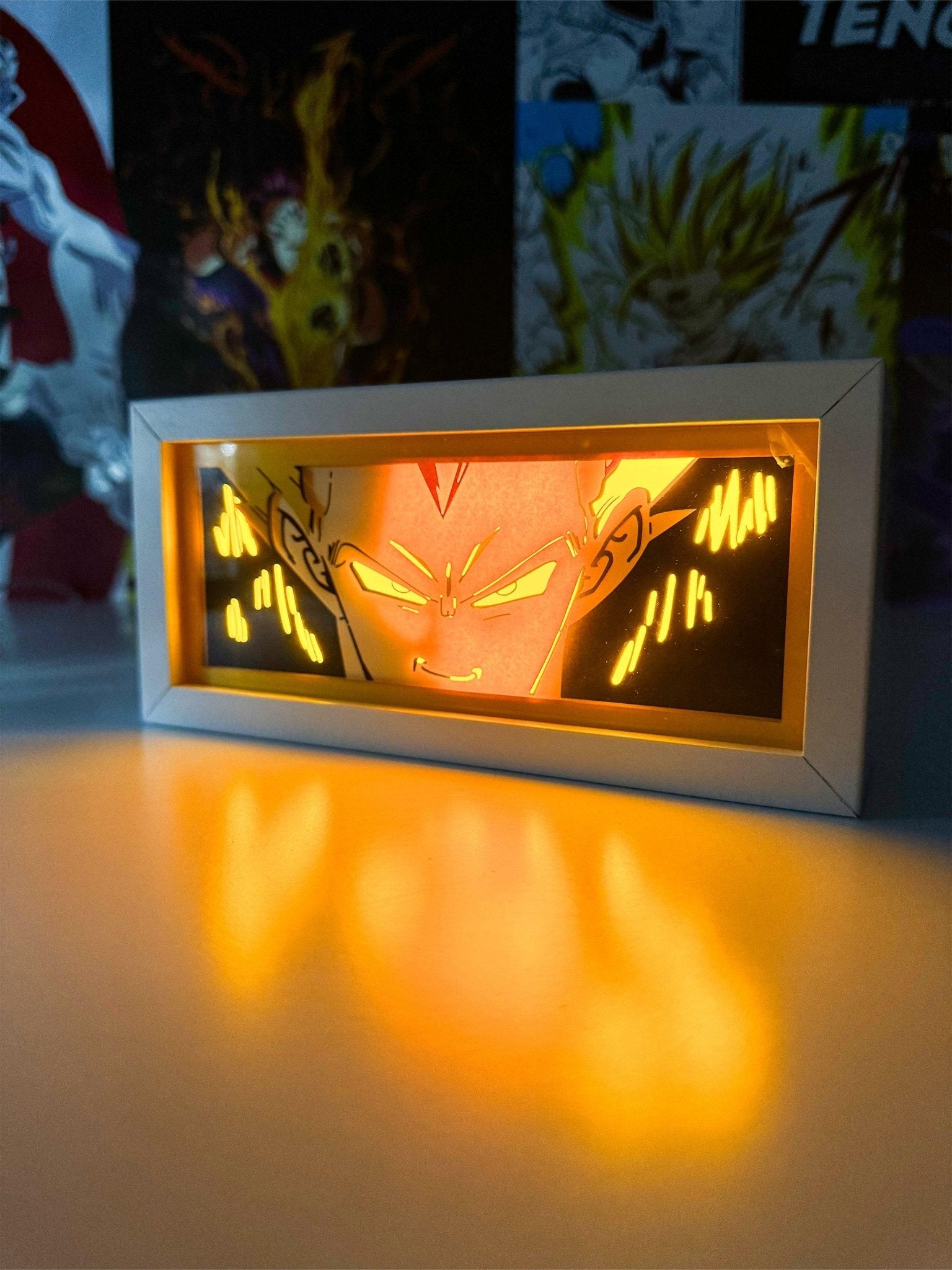Lampada led da tavolo con Vegeta Super Saiyan intagliato, luce calda, decorazione anime