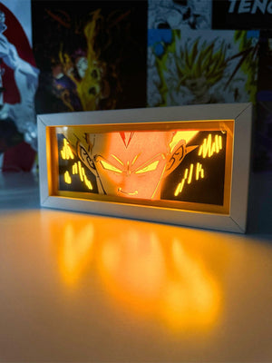 Lampada led da tavolo con Vegeta Super Saiyan intagliato, luce calda, decorazione anime